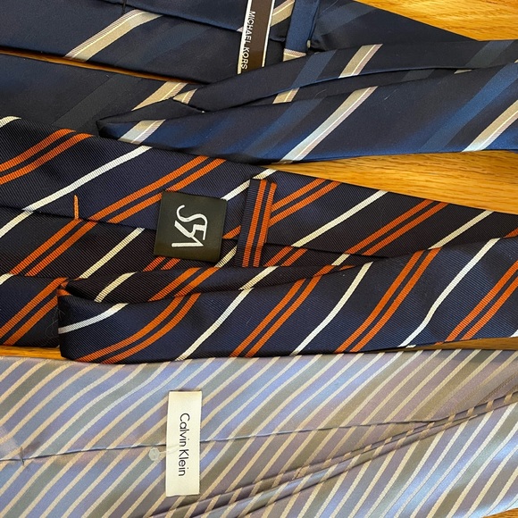 Bundle of ties. - Picture 3 of 3